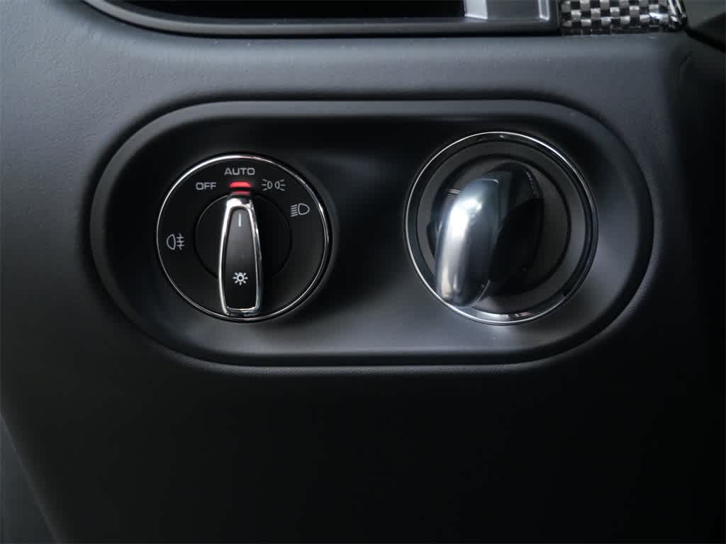 Thumbnail: 2026 Porsche Macan - 20