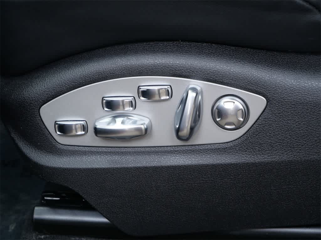 Thumbnail: 2025 Porsche Macan - 12