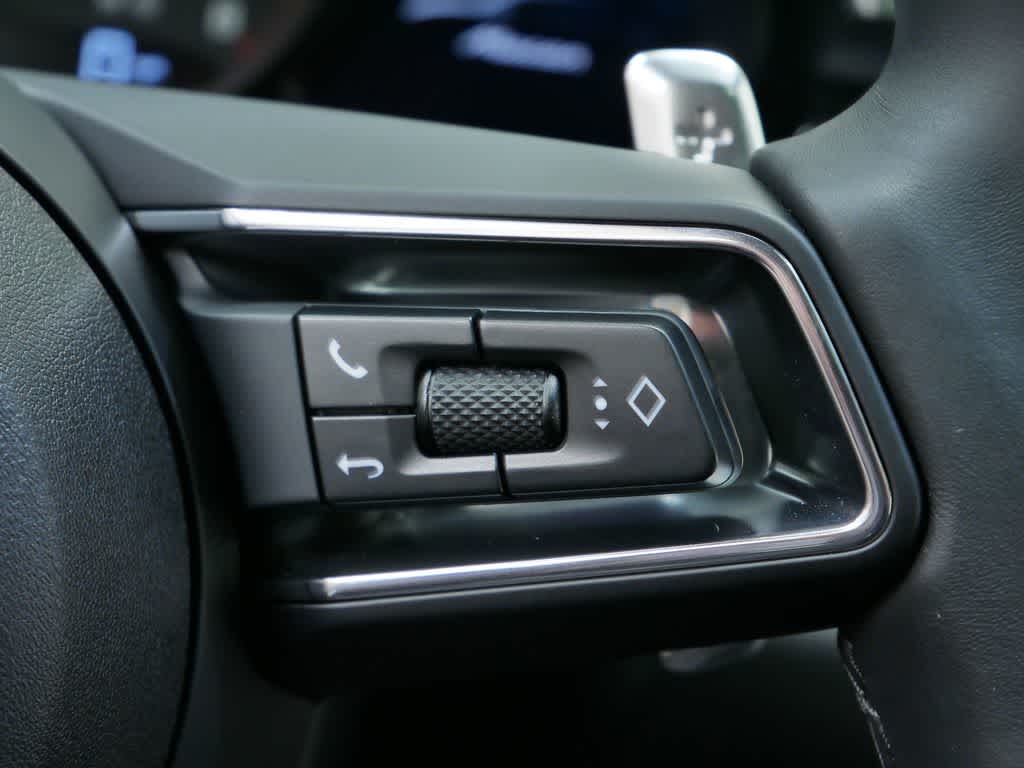 Thumbnail: 2025 Porsche Macan - 21