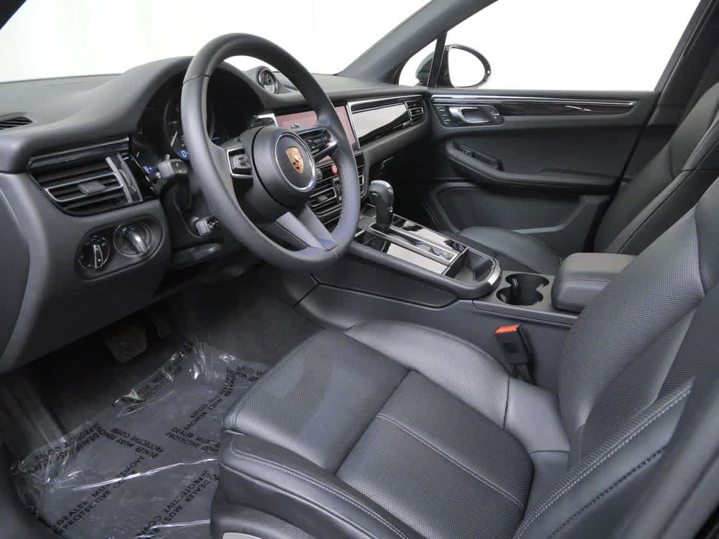 Thumbnail: 2025 Porsche Macan - 4