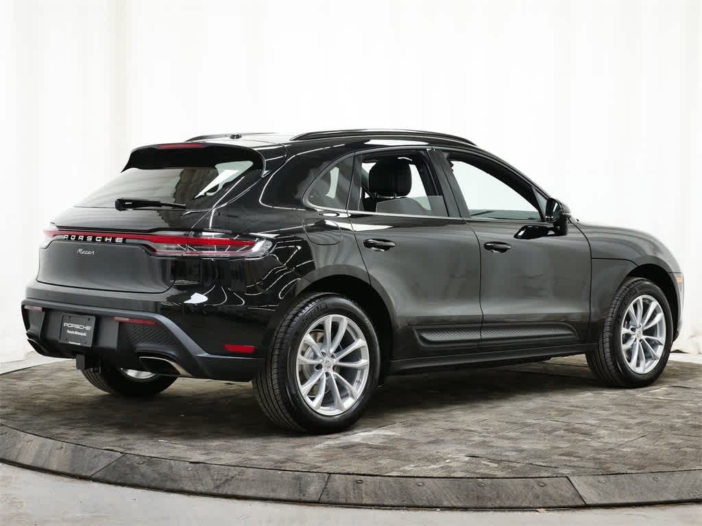 Thumbnail: 2026 Porsche Macan - 7