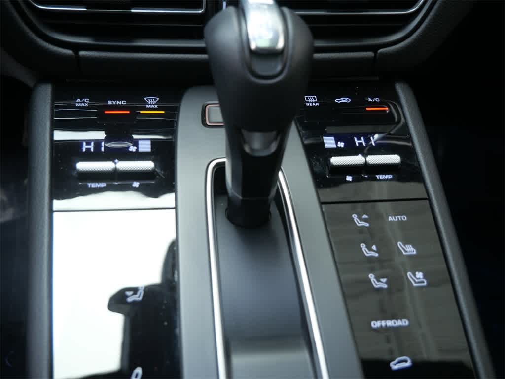 Thumbnail: 2025 Porsche Macan - 23