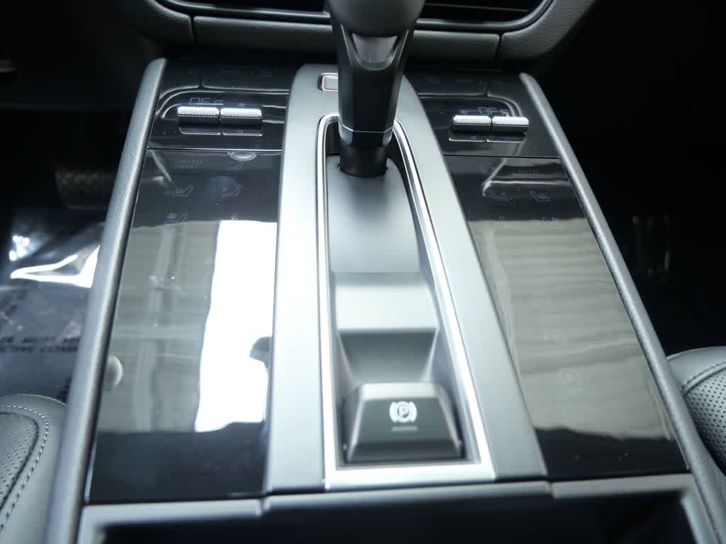 Thumbnail: 2026 Porsche Macan - 27