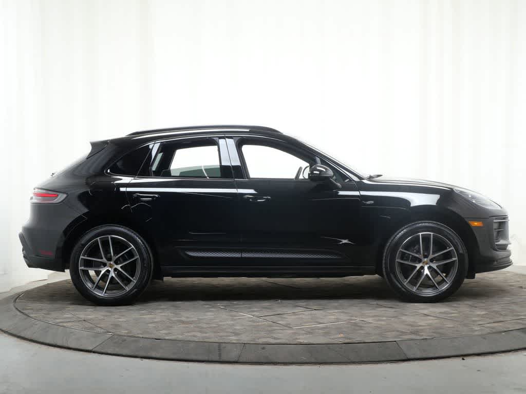 Thumbnail: 2025 Porsche Macan - 8