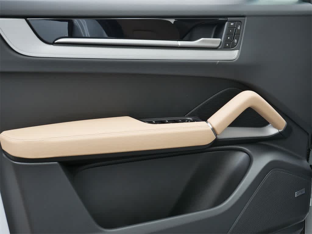 Thumbnail: 2026 Porsche Cayenne - 11