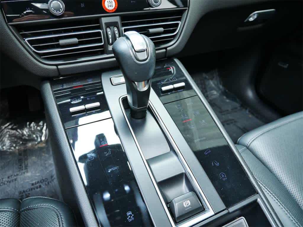 Thumbnail: 2022 Porsche Macan - 26