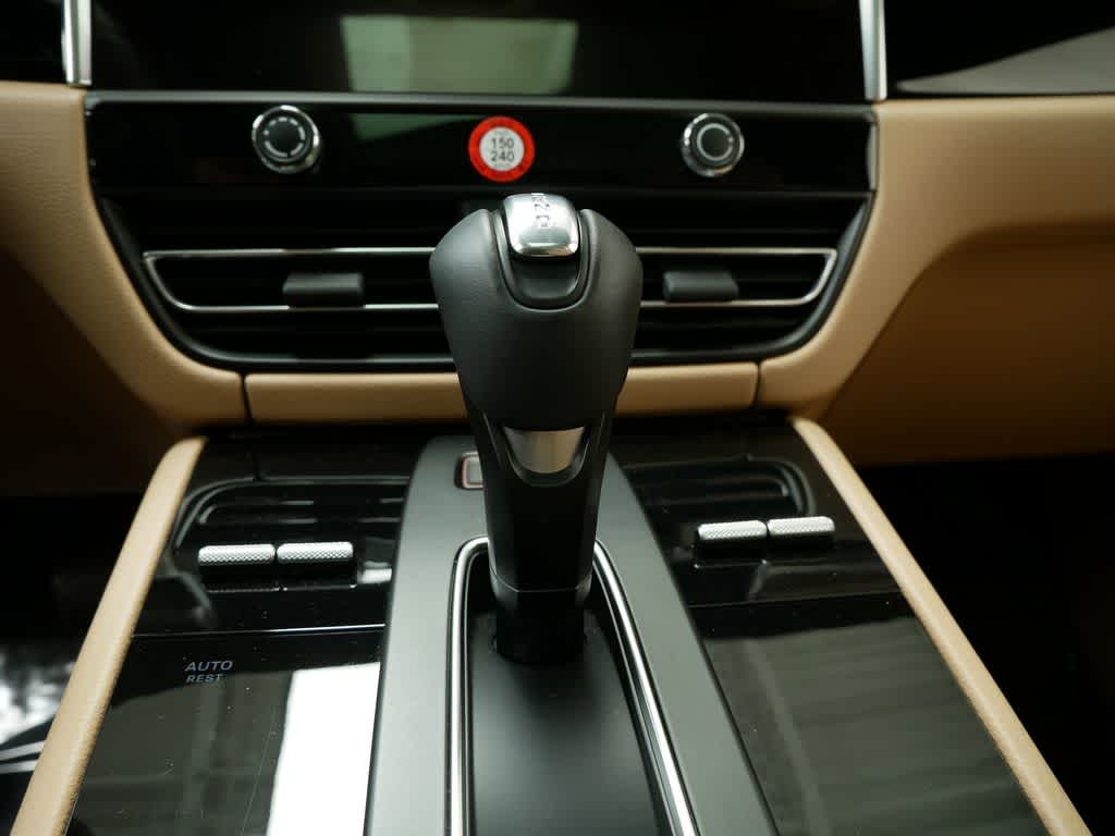 Thumbnail: 2025 Porsche Macan - 25