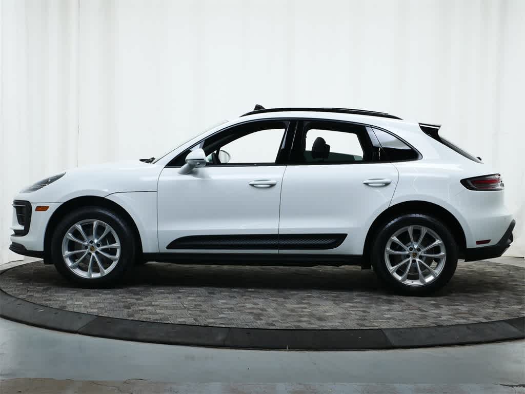 Thumbnail: 2026 Porsche Macan - 2