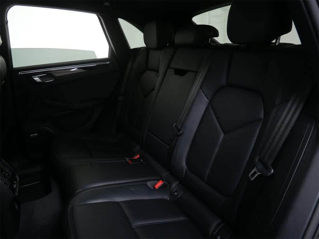 Thumbnail: 2020 Porsche Macan - 14