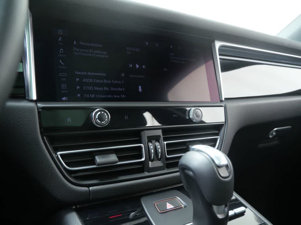 Thumbnail: 2024 Porsche Macan - 24