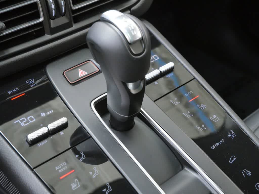Thumbnail: 2026 Porsche Macan - 26