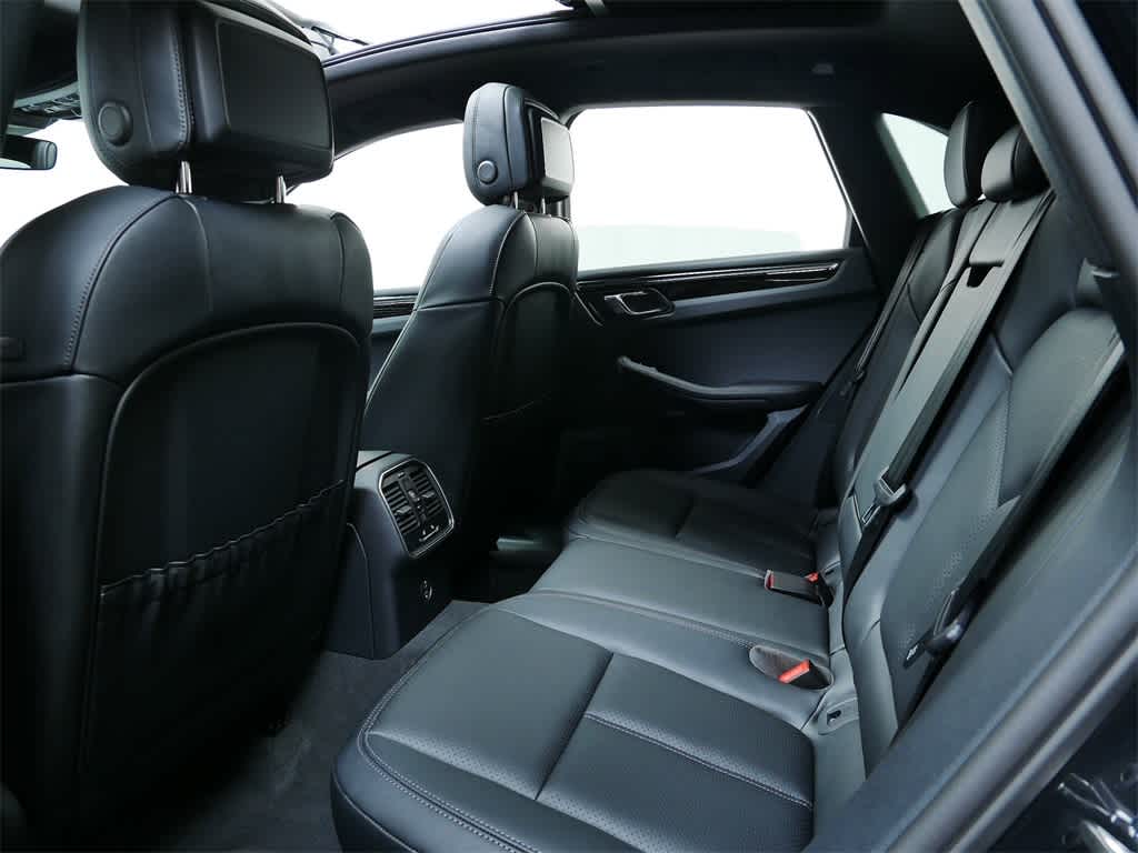 Thumbnail: 2025 Porsche Macan - 13