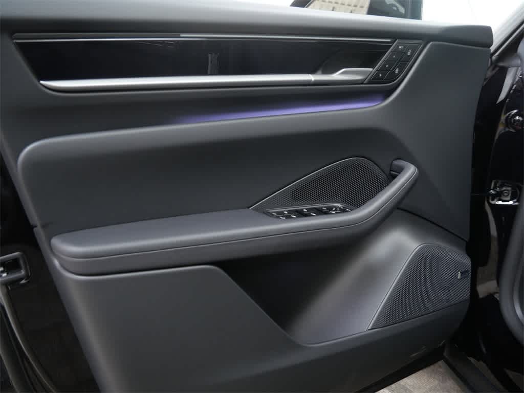 Thumbnail: 2026 Porsche Macan - 11