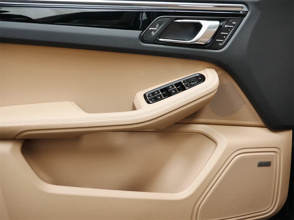 Thumbnail: 2026 Porsche Macan - 11