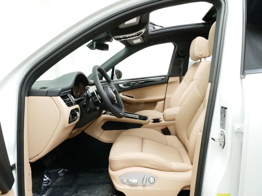 Thumbnail: 2025 Porsche Macan - 4