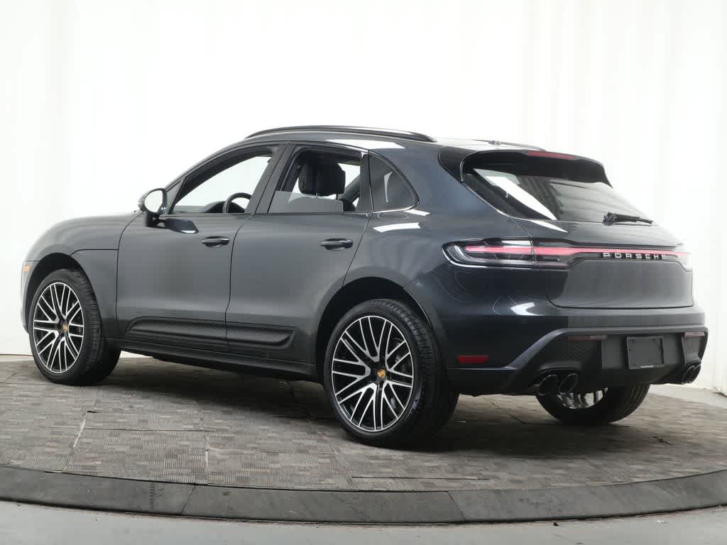 Thumbnail: 2026 Porsche Macan - 3
