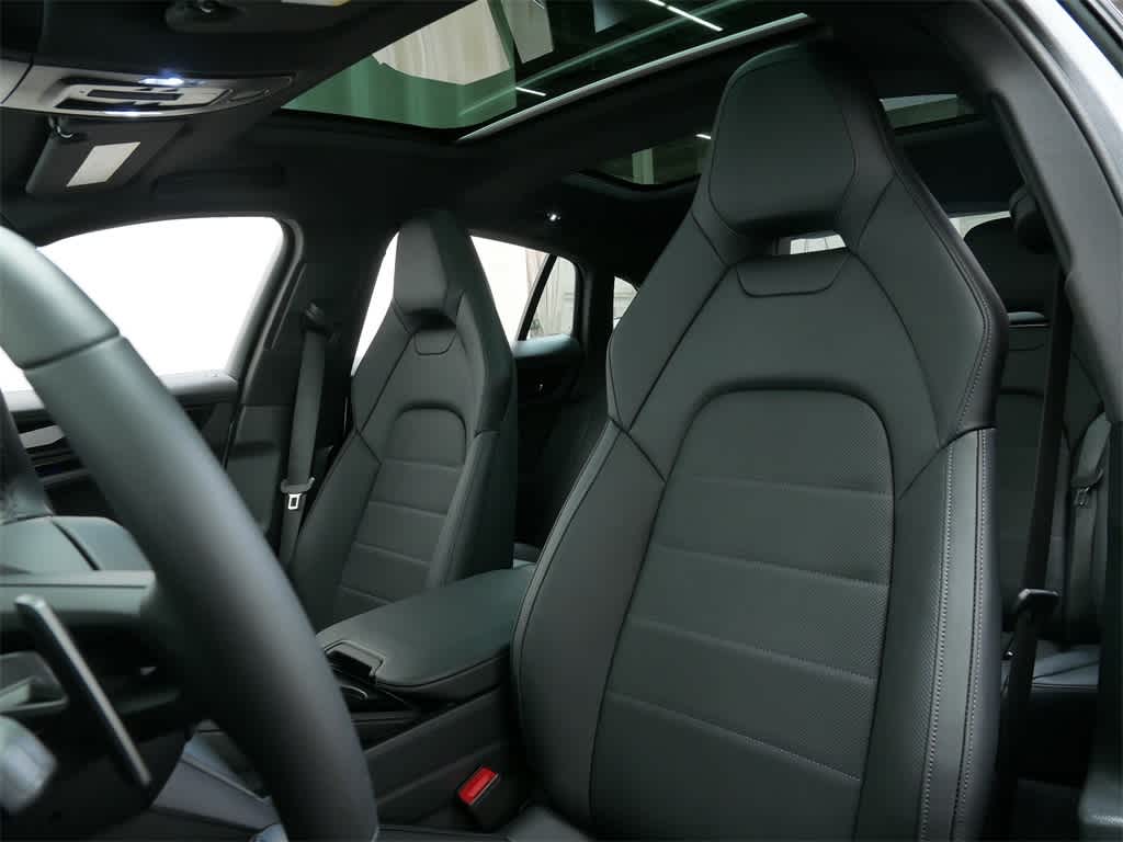 Thumbnail: 2026 Porsche Panamera - 5