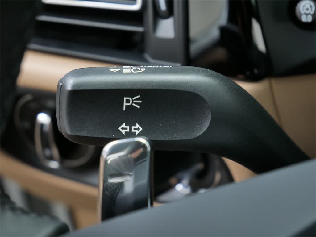 Thumbnail: 2025 Porsche Macan - 22