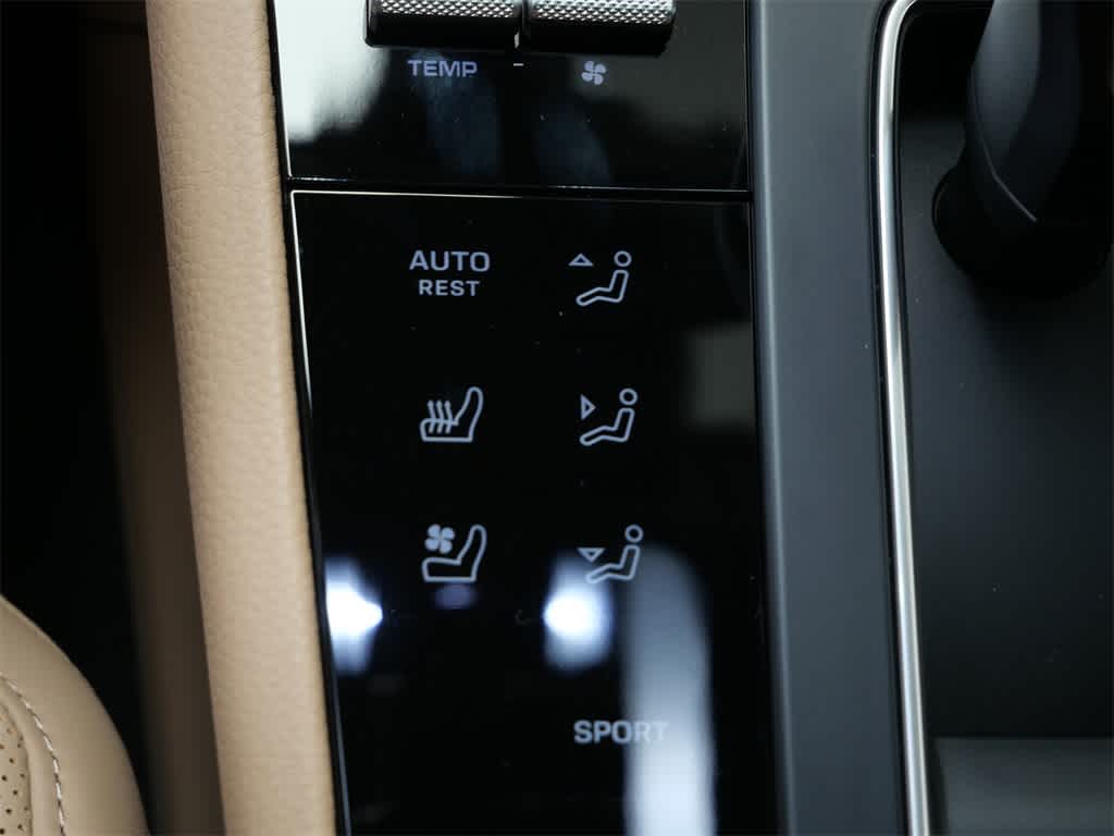 Thumbnail: 2026 Porsche Macan - 25