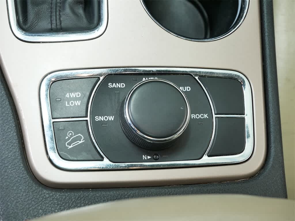 Thumbnail: 2017 Jeep Grand Cherokee - 21