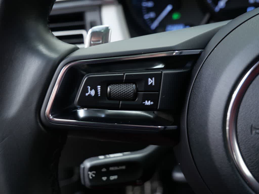 Thumbnail: 2022 Porsche Macan - 21