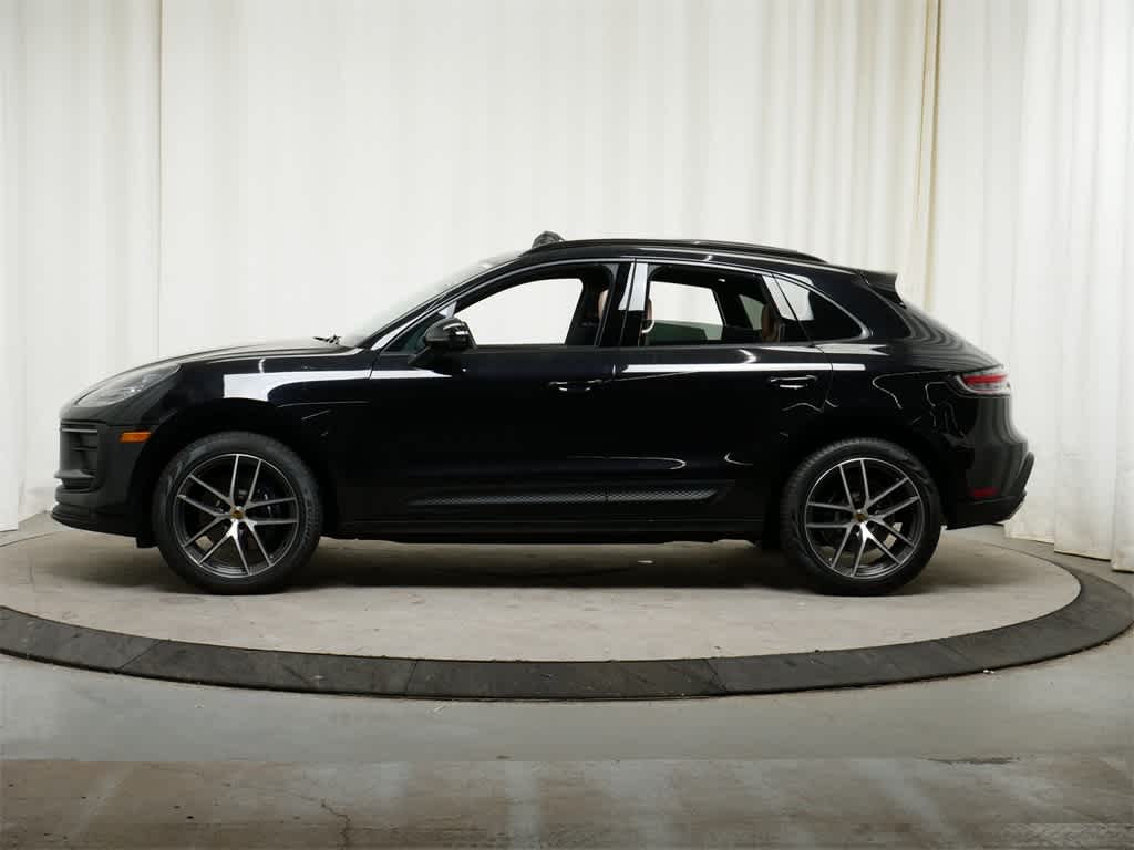 Thumbnail: 2025 Porsche Macan - 2