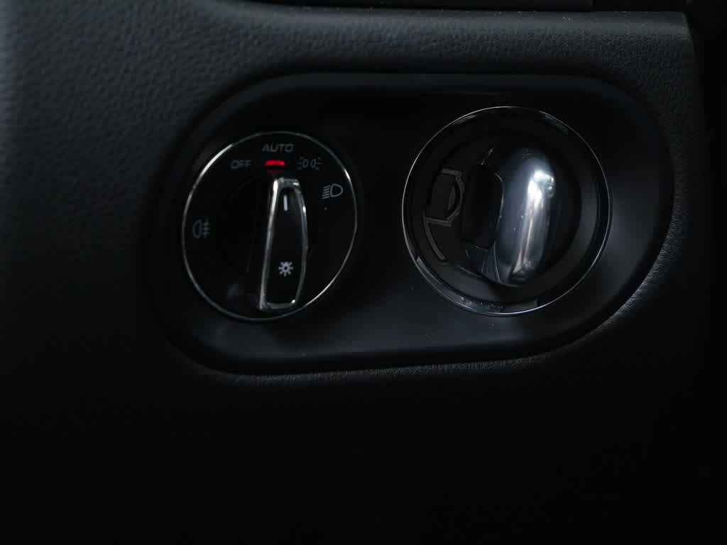 Thumbnail: 2026 Porsche Macan - 18