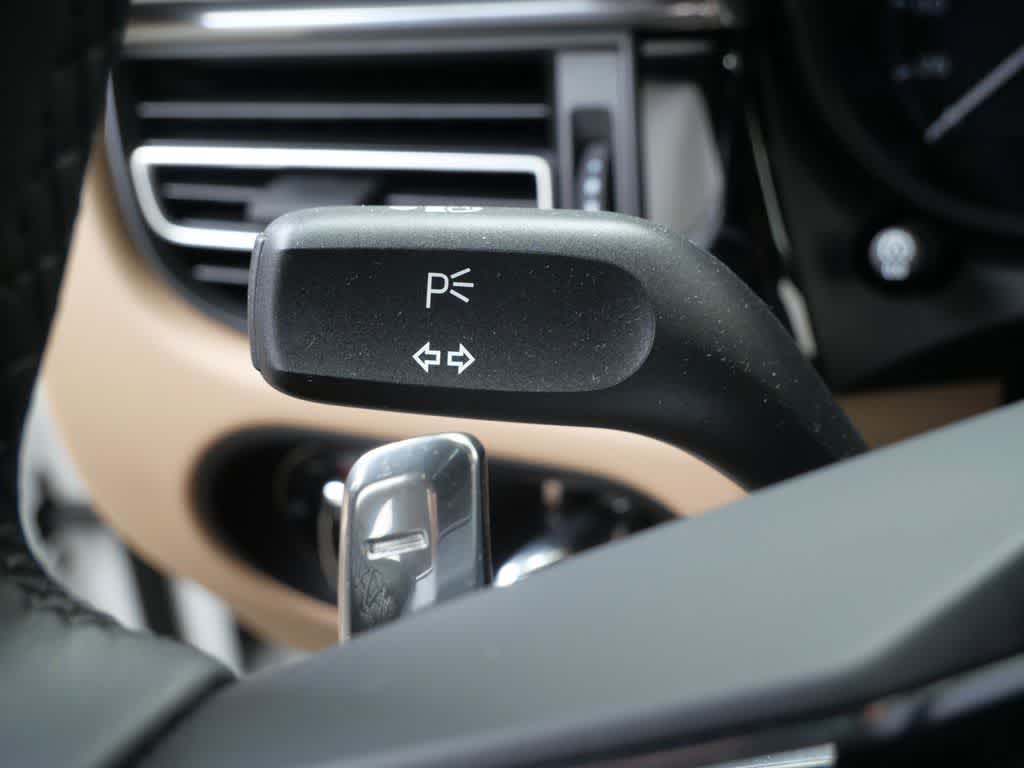 Thumbnail: 2026 Porsche Macan - 25