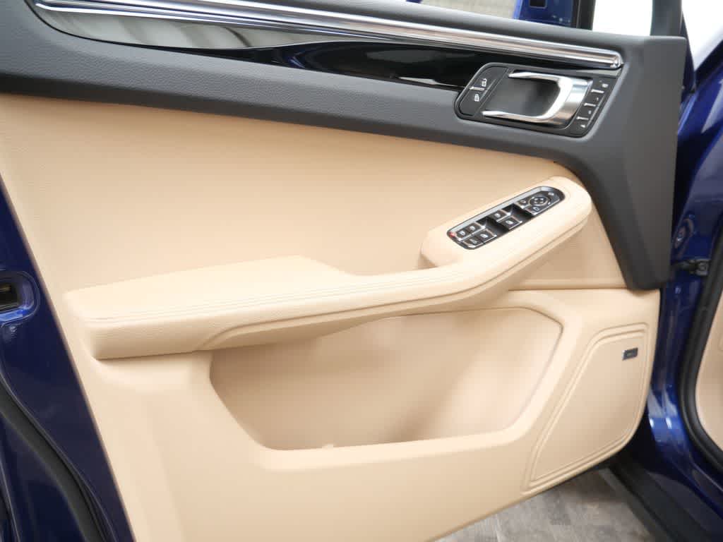 Thumbnail: 2025 Porsche Macan - 11