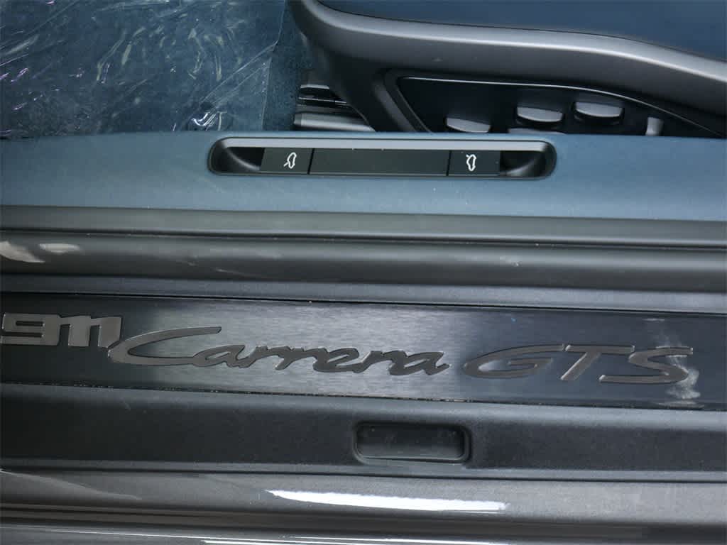 Thumbnail: 2023 Porsche 911 - 13