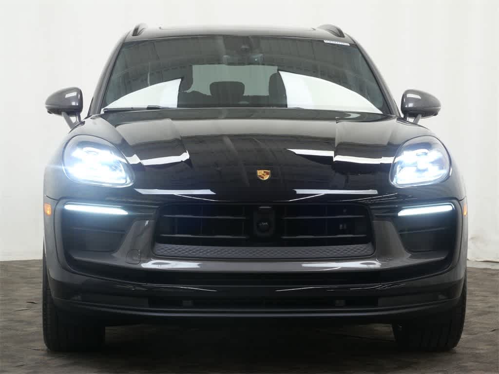 Thumbnail: 2025 Porsche Macan - 10