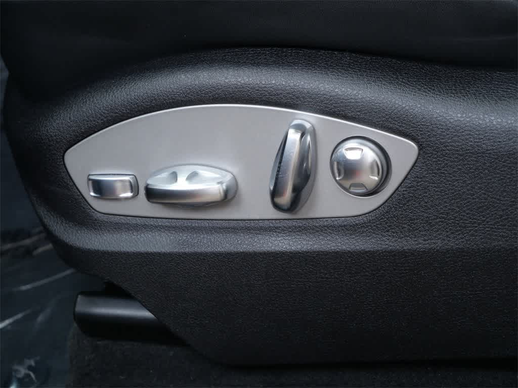 Thumbnail: 2025 Porsche Macan - 12