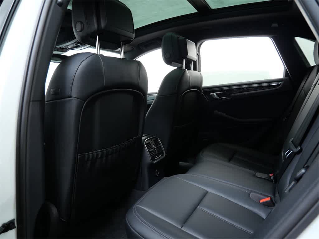 Thumbnail: 2025 Porsche Macan - 13