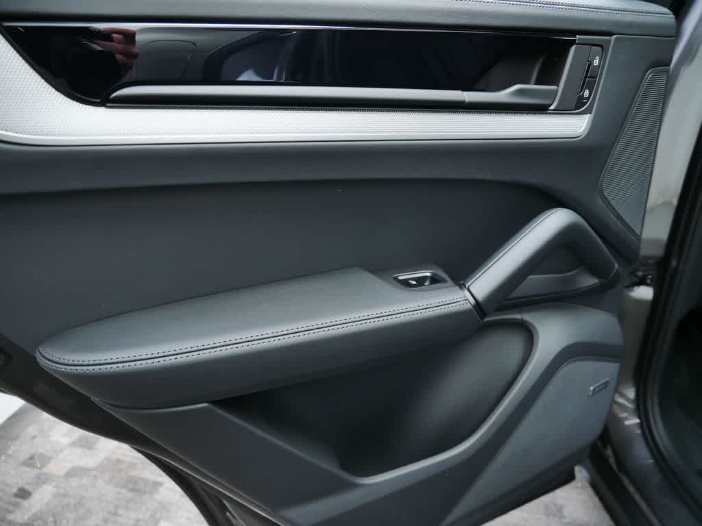 Thumbnail: 2026 Porsche Cayenne - 14