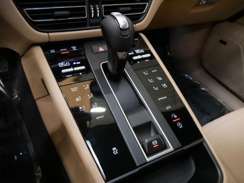 Thumbnail: 2026 Porsche Macan - 24