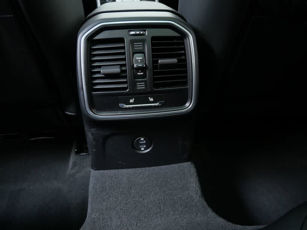 Thumbnail: 2026 Porsche Macan - 15