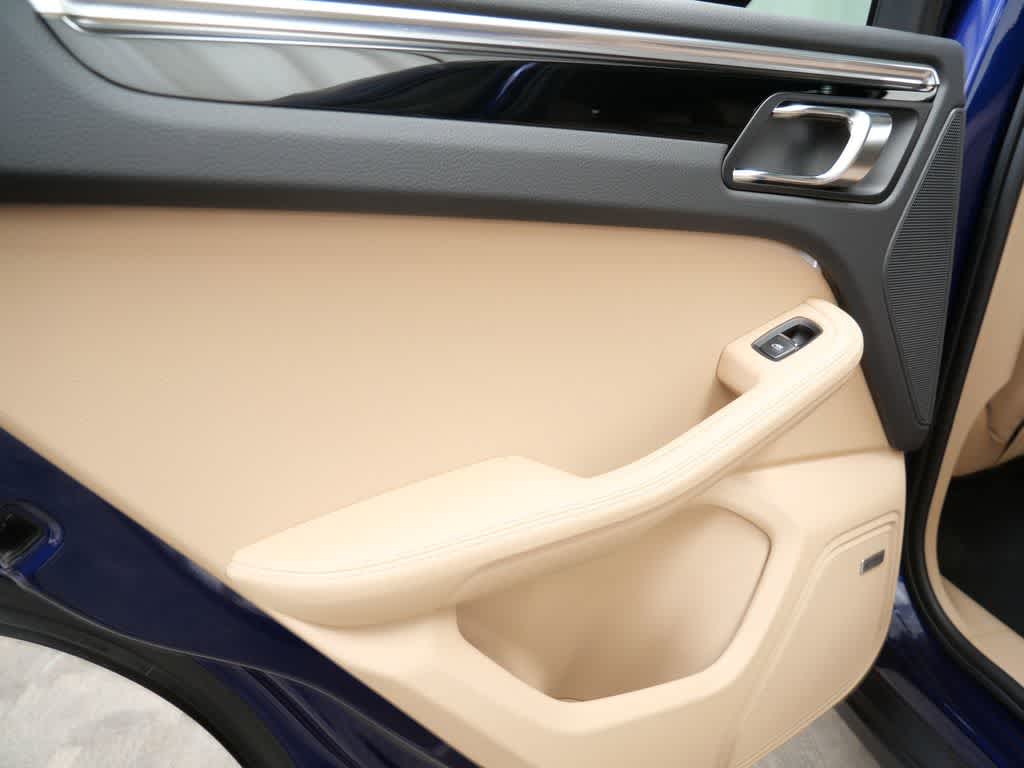 Thumbnail: 2025 Porsche Macan - 14