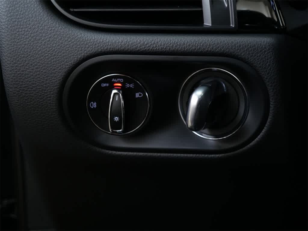 Thumbnail: 2025 Porsche Macan - 18