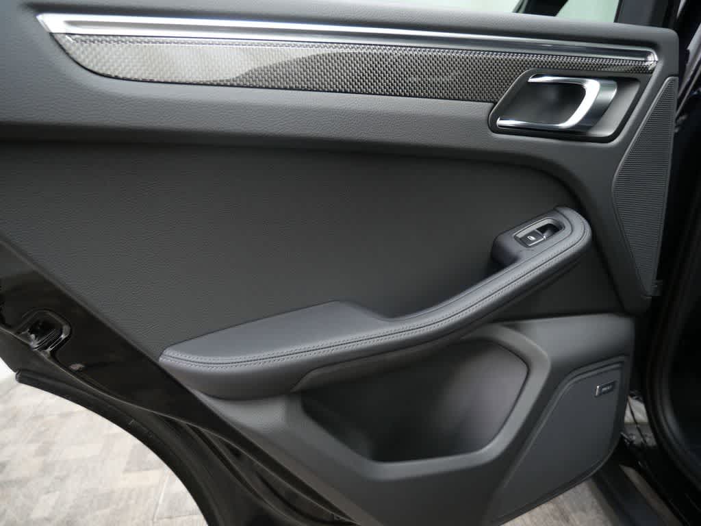 Thumbnail: 2026 Porsche Macan - 13