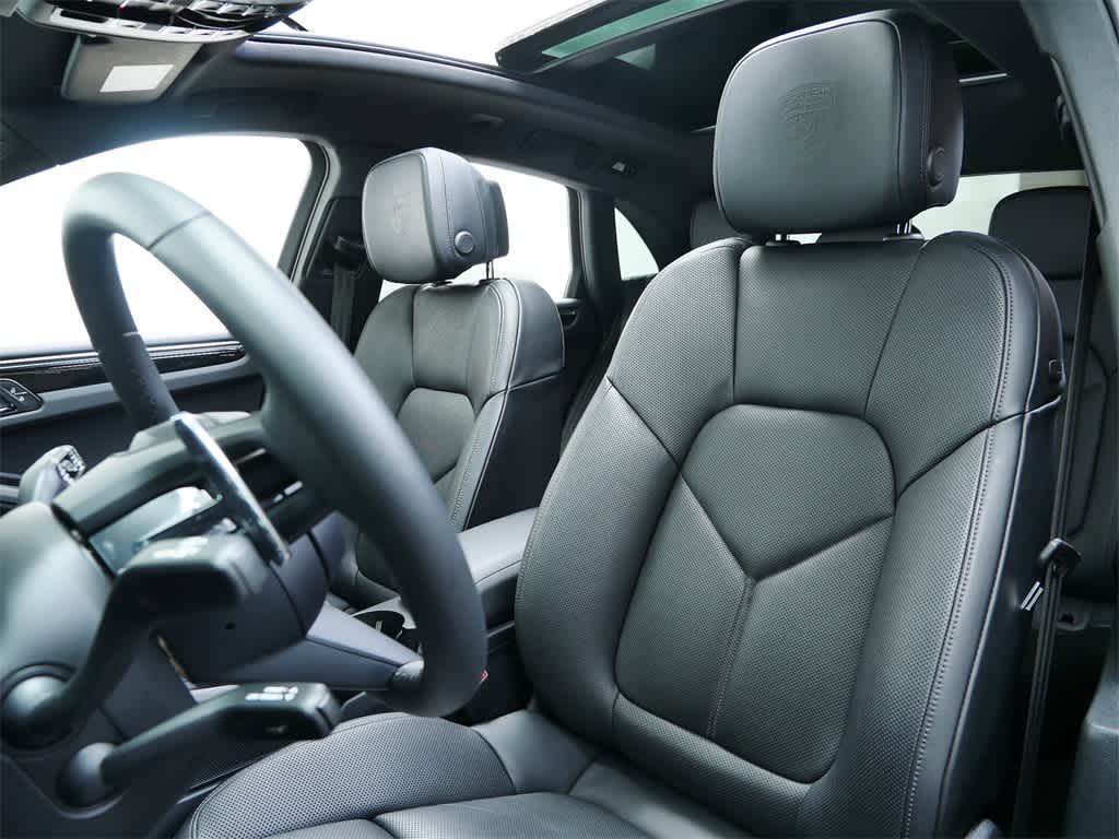 Thumbnail: 2025 Porsche Macan - 5