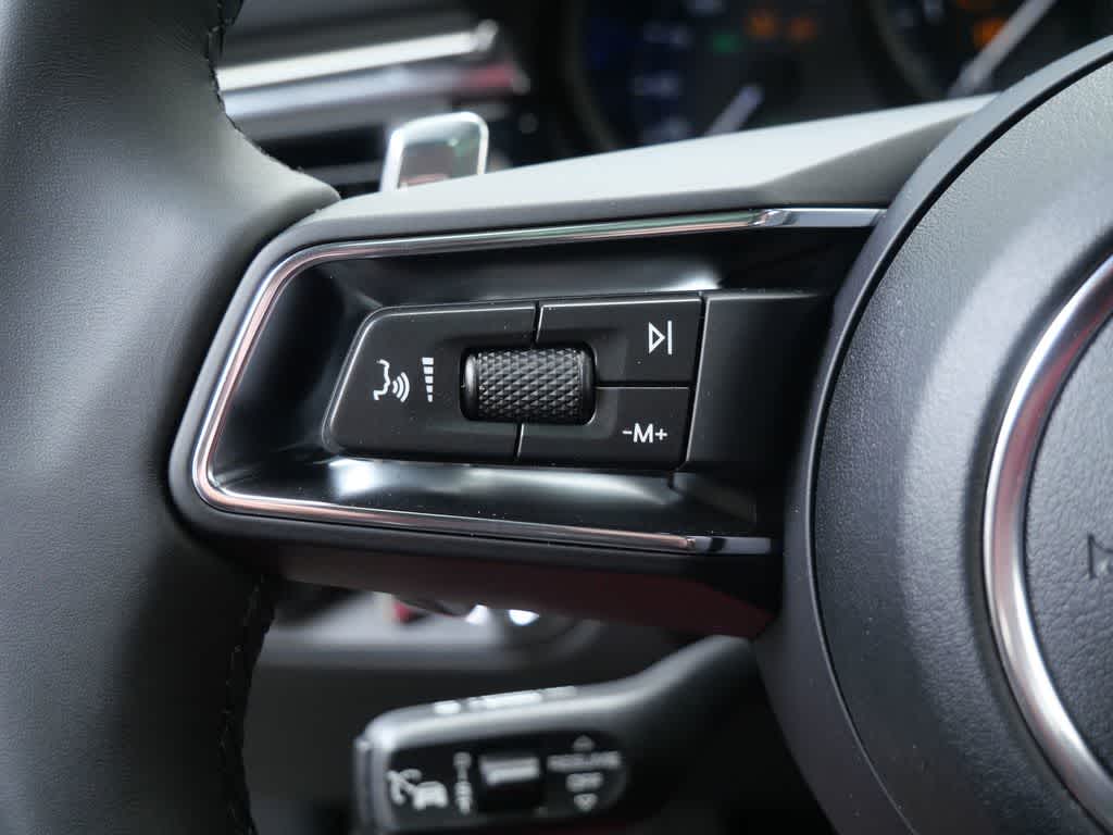 Thumbnail: 2026 Porsche Macan - 21