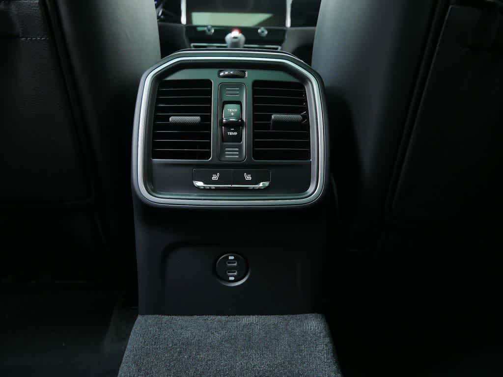 Thumbnail: 2026 Porsche Macan - 15