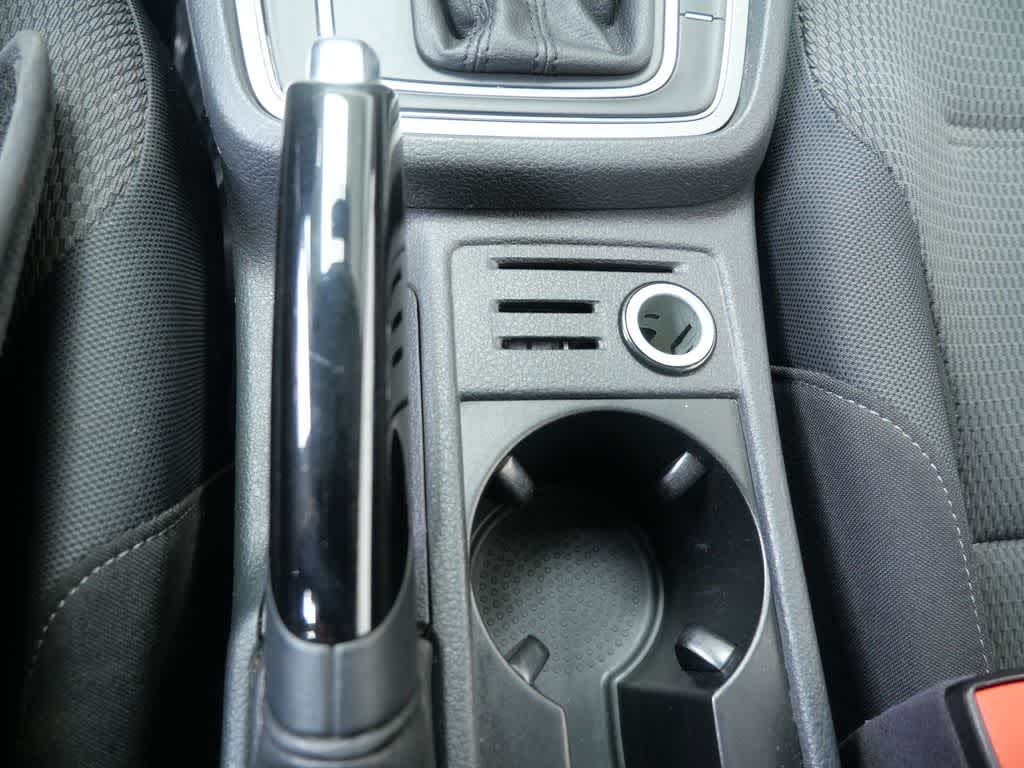 Thumbnail: 2017 Volkswagen e-Golf - 16