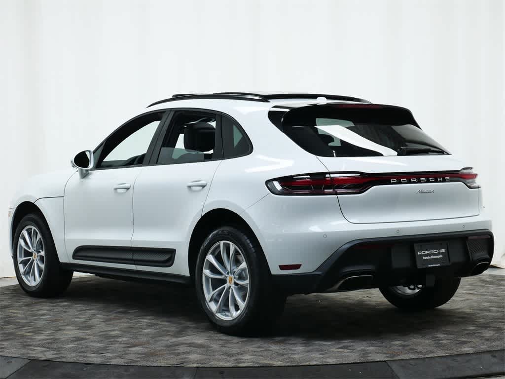 Thumbnail: 2026 Porsche Macan - 3