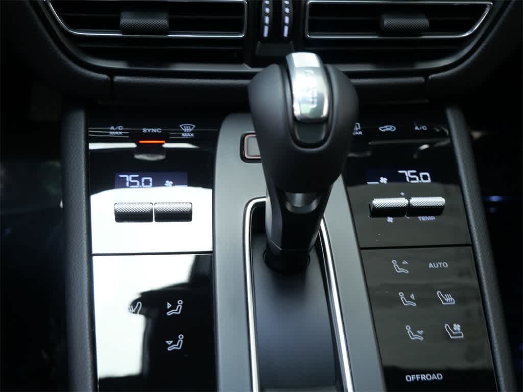 Thumbnail: 2026 Porsche Macan - 19