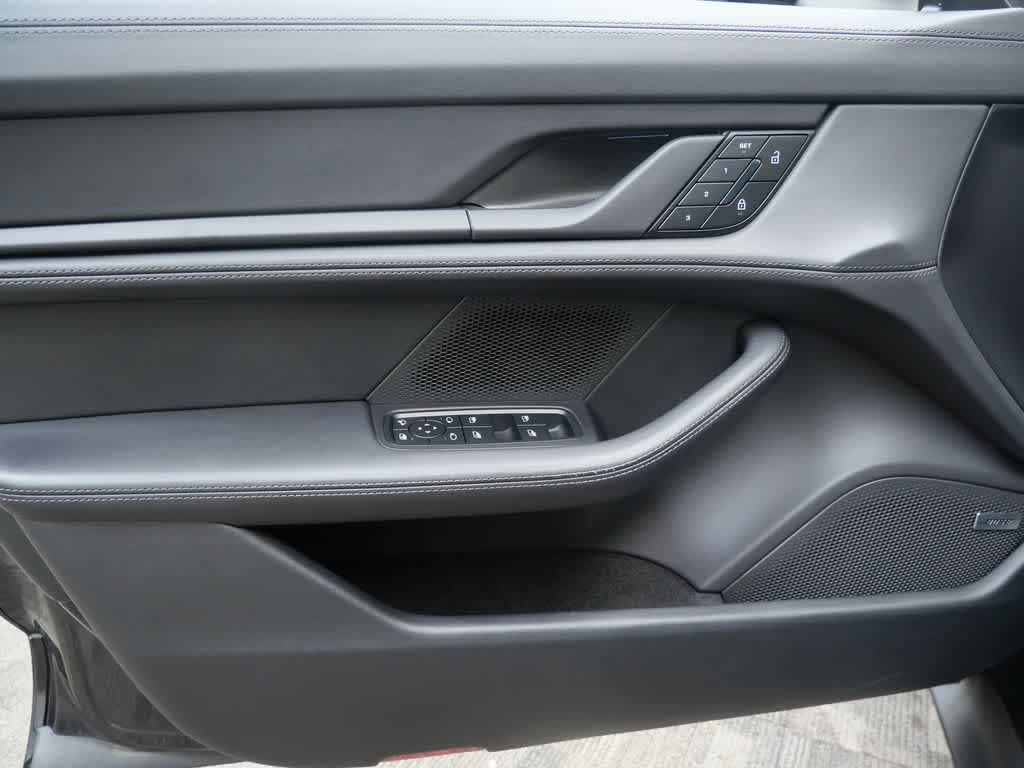 Thumbnail: 2023 Porsche Taycan - 12