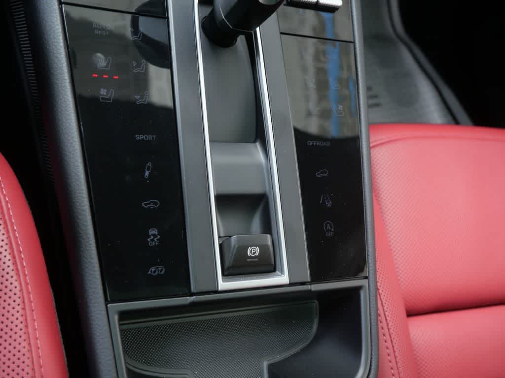 Thumbnail: 2026 Porsche Macan - 29