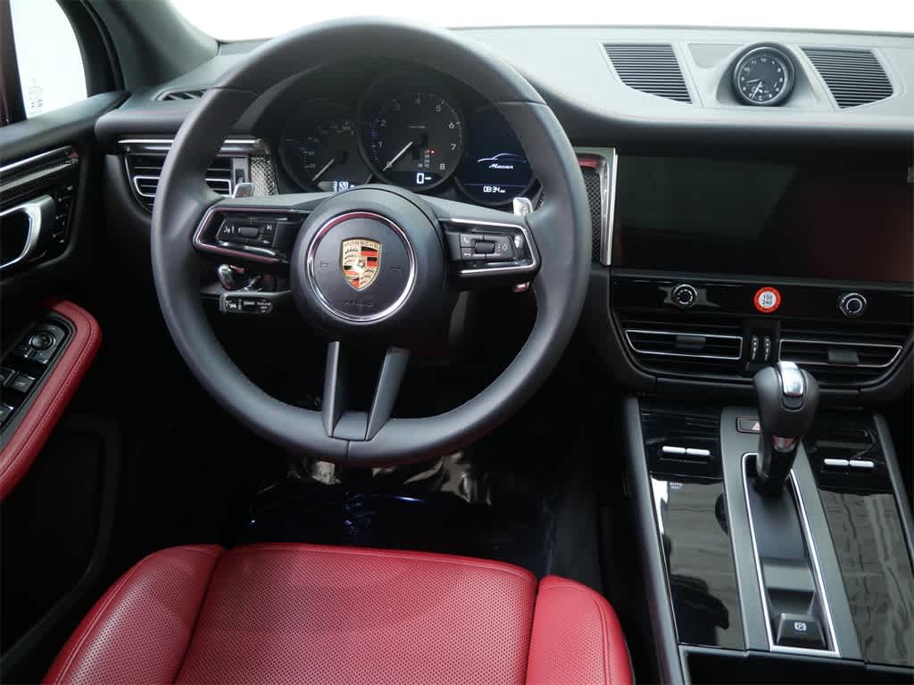 Thumbnail: 2025 Porsche Macan - 16