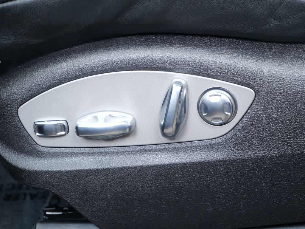 Thumbnail: 2026 Porsche Macan - 12