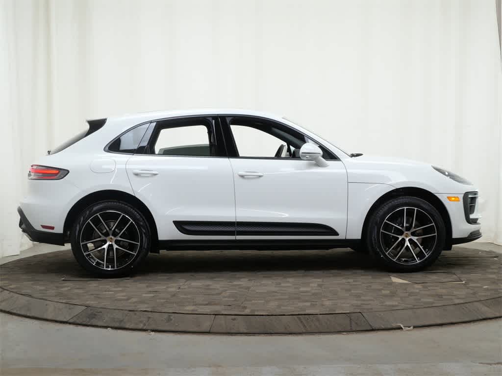 Thumbnail: 2026 Porsche Macan - 8